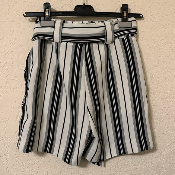 H&M Striped Shorts with Tie - Picture 2 of 2